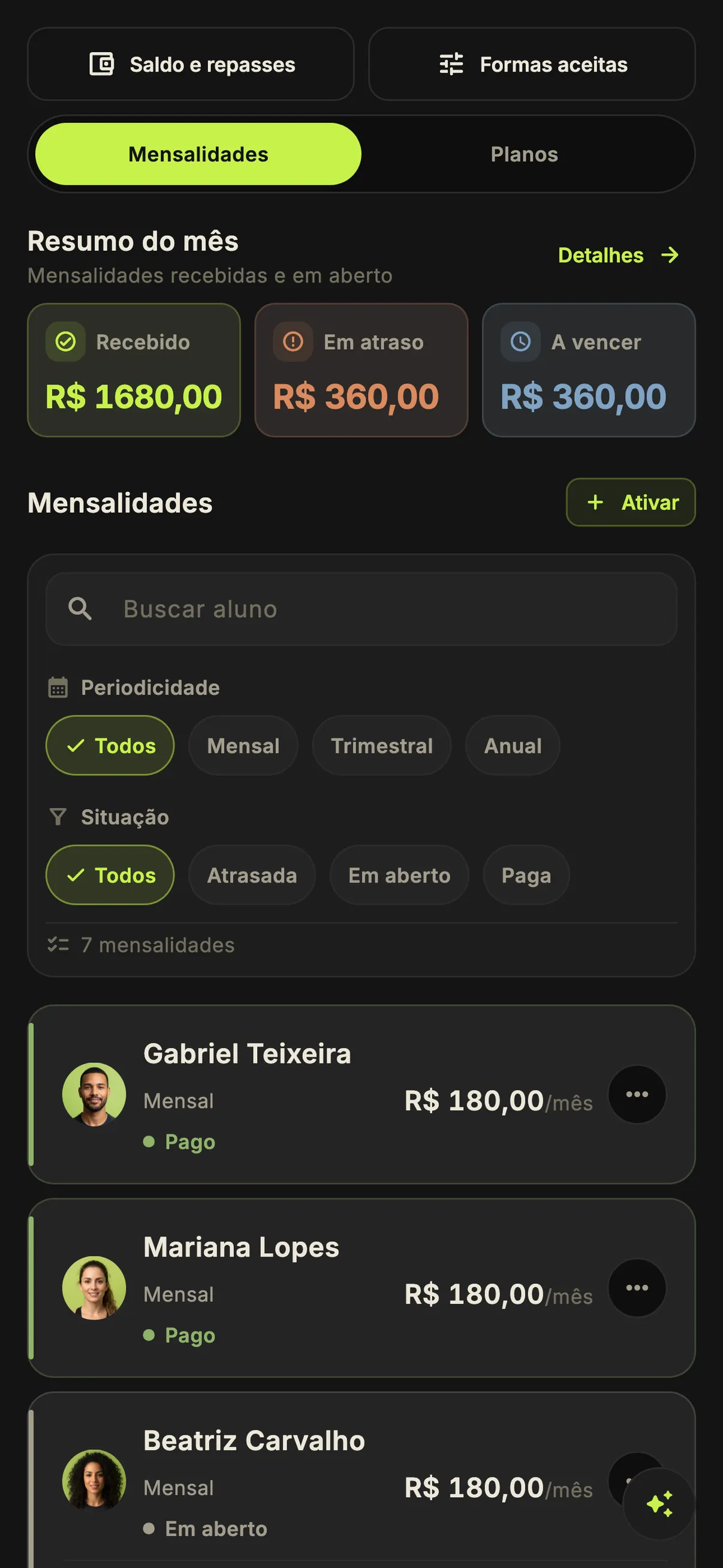 Tela de Cobranças do Fitblox no CT Iron Fight, com o resumo do mês: recebido, em atraso e a vencer